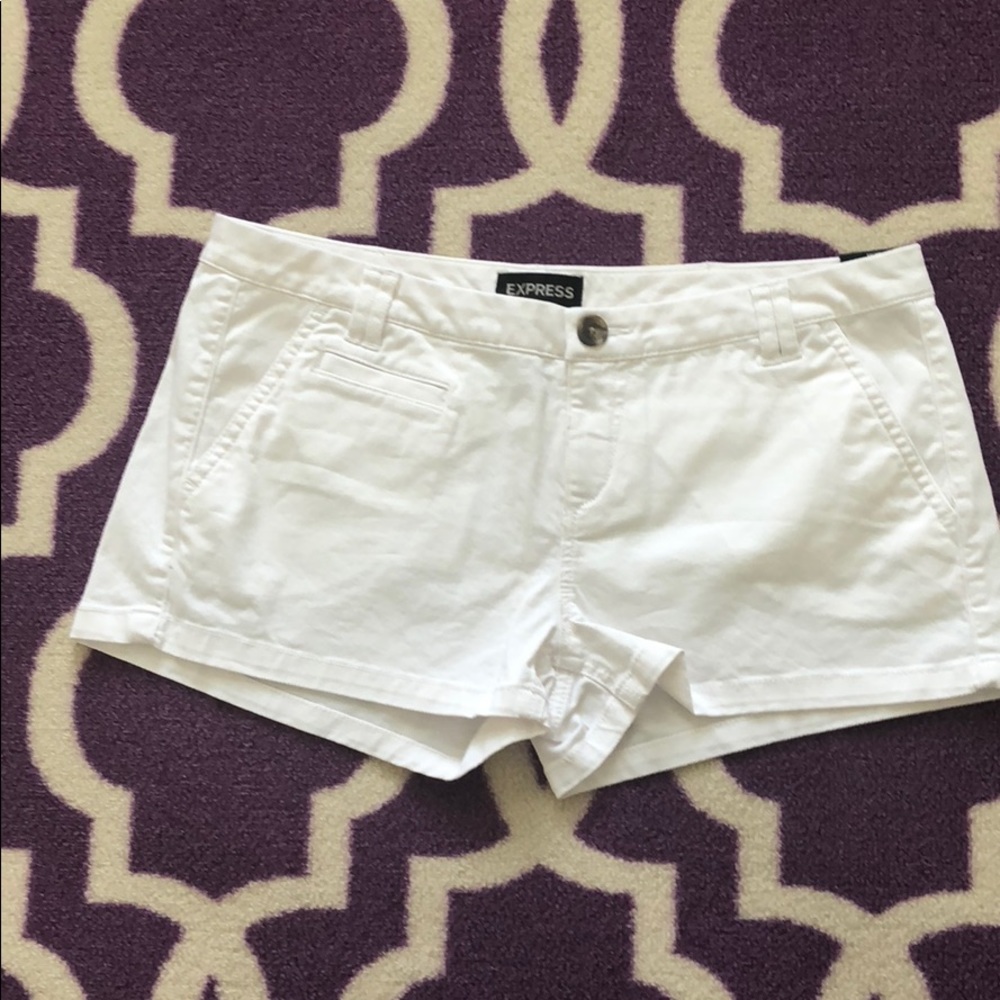 Express NWT low rise chino shorts in white